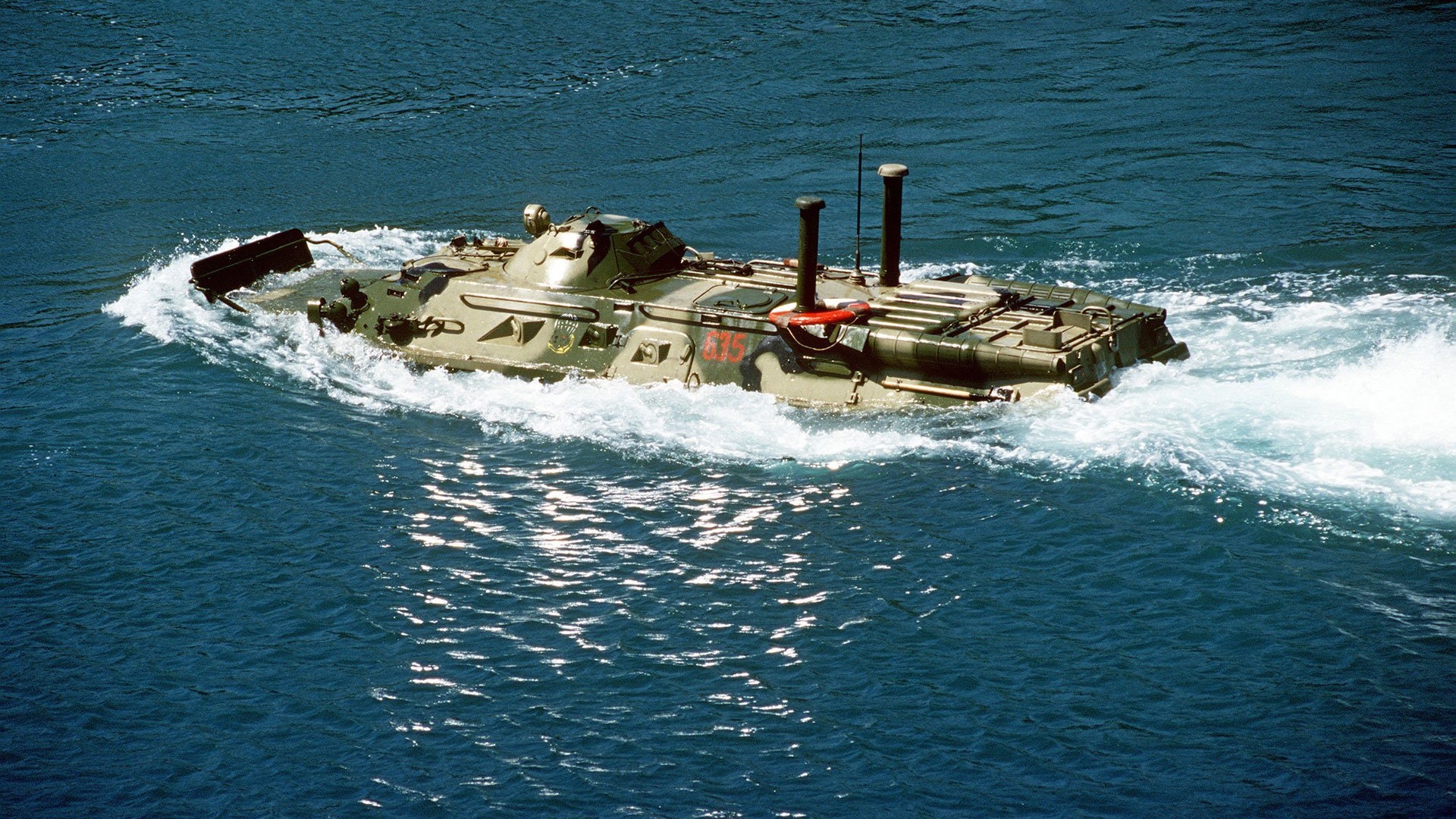 战争暴力飞机大炮战斗军事天地壁纸105