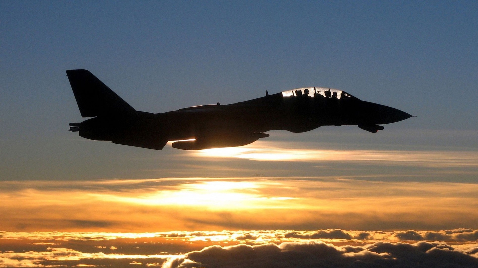 飞机 天空 黄昏 军事天地壁纸