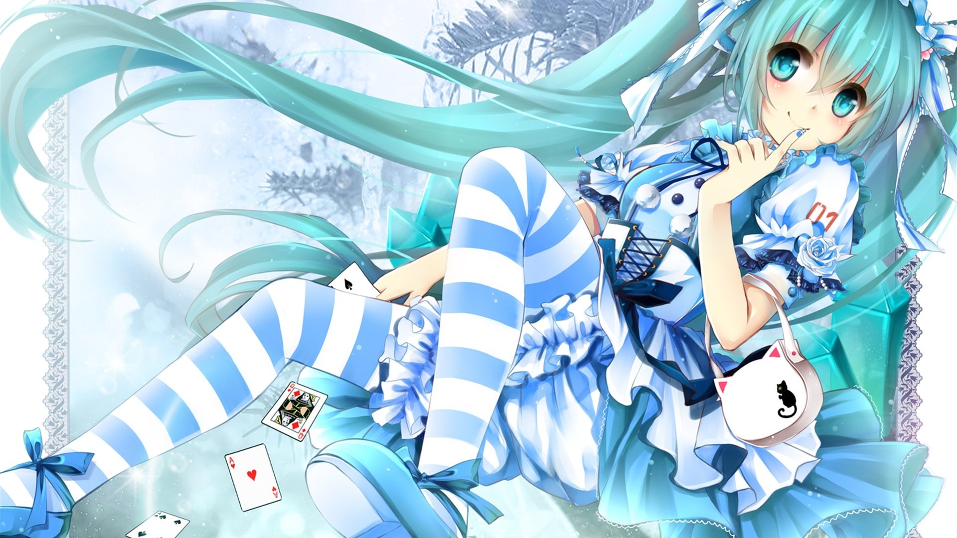 身着蓝白洋装、留着青绿色长双马尾的初音未来，立于浅蓝冰雪背景中，身侧散落着纸牌，整体为清新二次元插画风格。