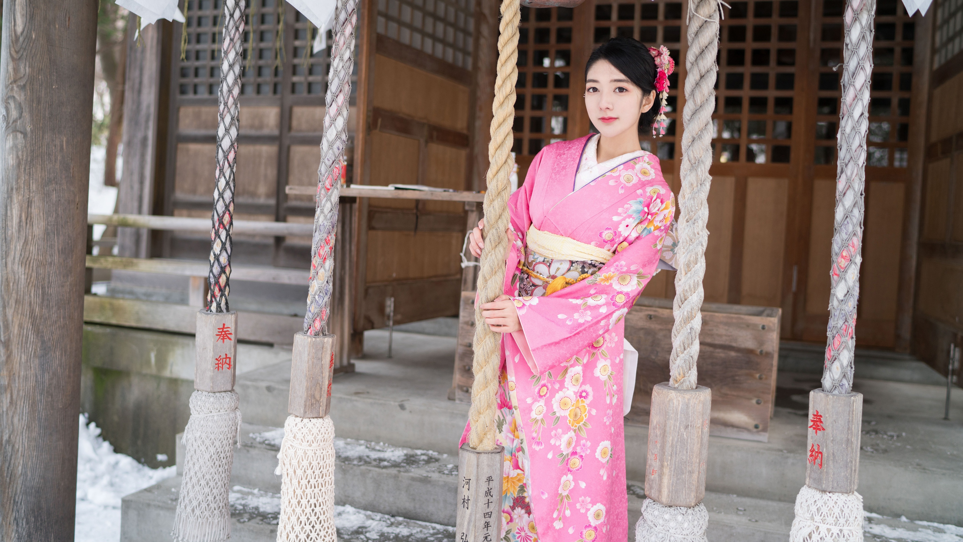 和服装美女小热巴4k壁纸壁纸(美女静态壁纸) - 静态