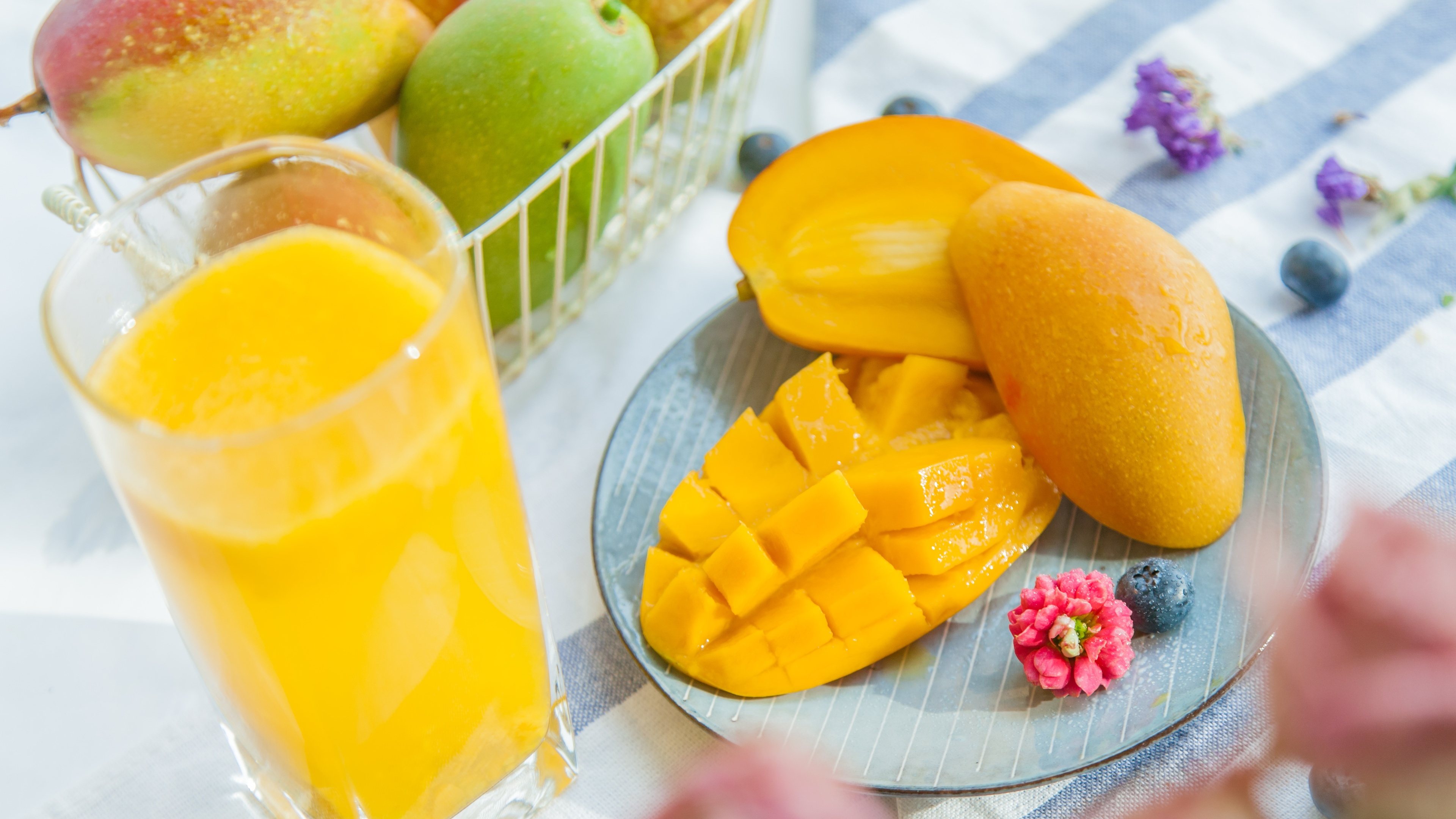 今日团购38种水果：上新越南高乐蜜芒果、进口无籽青提、MINI橙、“柿言”富平柿饼、百香果（大果）