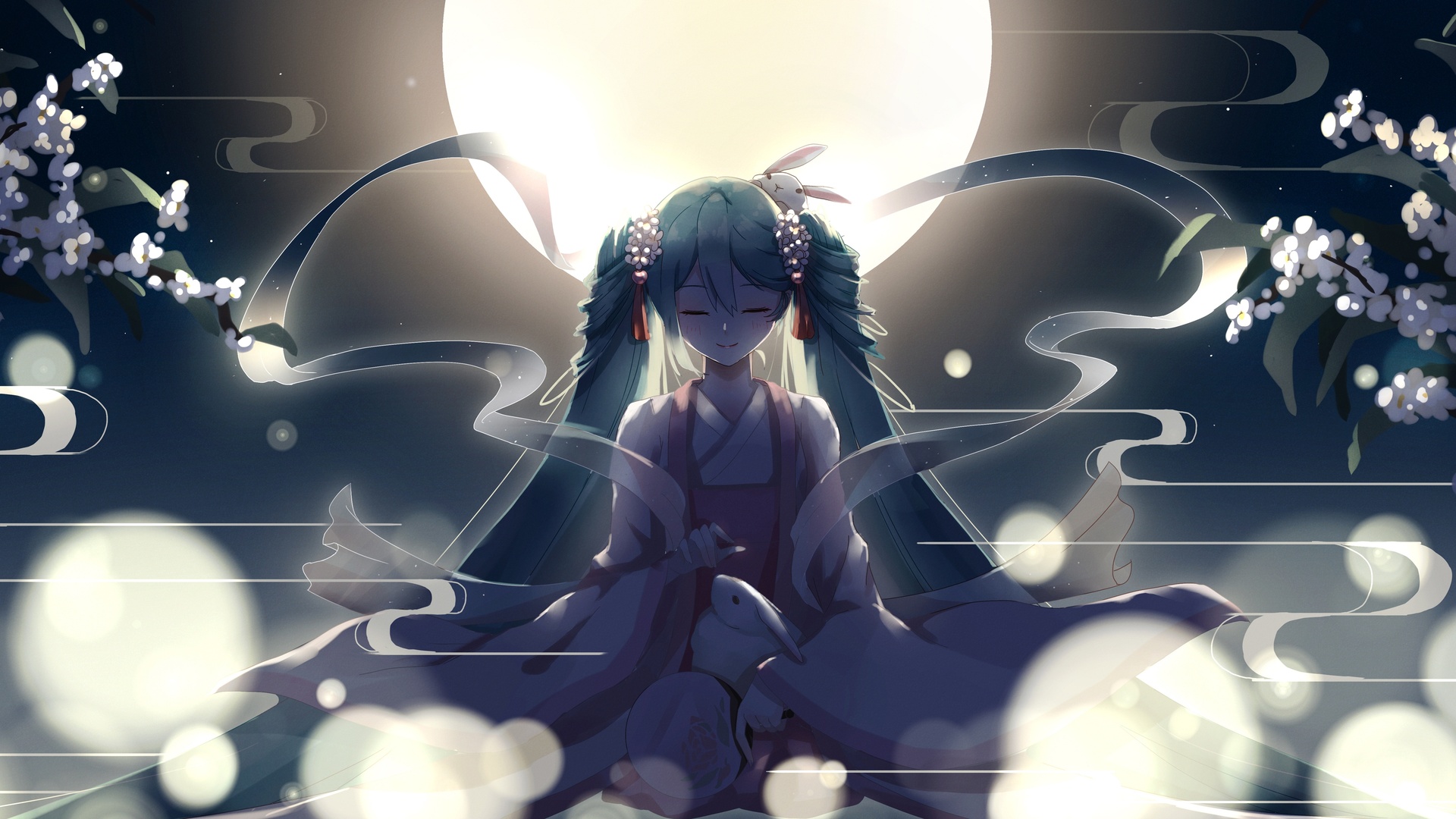 深暗蓝紫色的中秋夜空中悬着暖黄色满月，青绿色长发、身着宽袖古风服饰的初音未来闭目站在月前，身侧伏着白兔，四周点缀白花花枝与中式云纹散景。