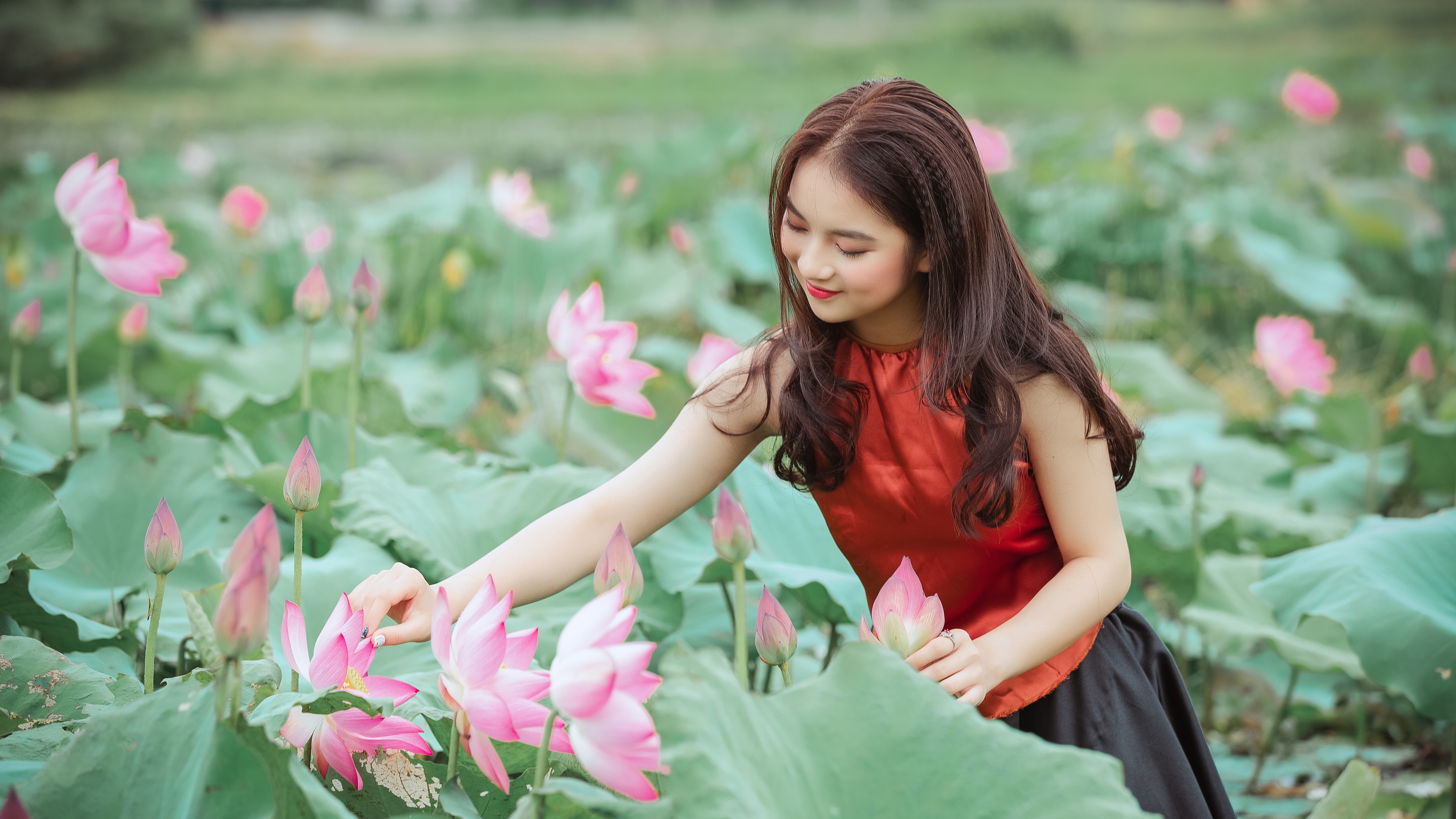 荷花可爱美丽美女5k壁纸壁纸 美女静态壁纸 静态壁纸下载 元气壁纸