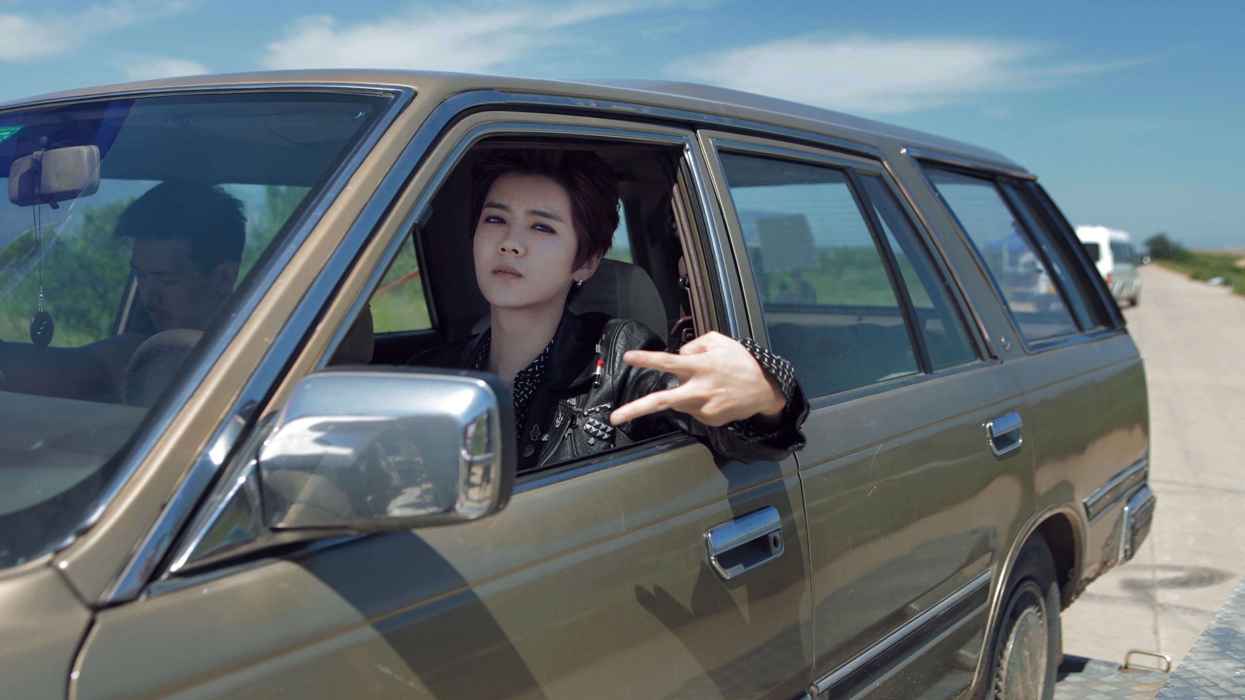 47m上传时间:2020-06-16壁纸标签:内地明星鹿晗明星风尚壁纸封面图