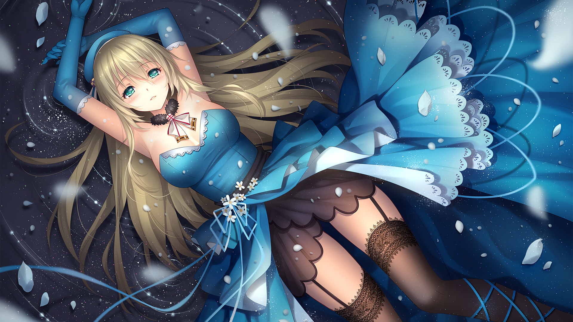 金发绿瞳少女穿蓝礼服躺卧水面，四周飘着花瓣雪粒。