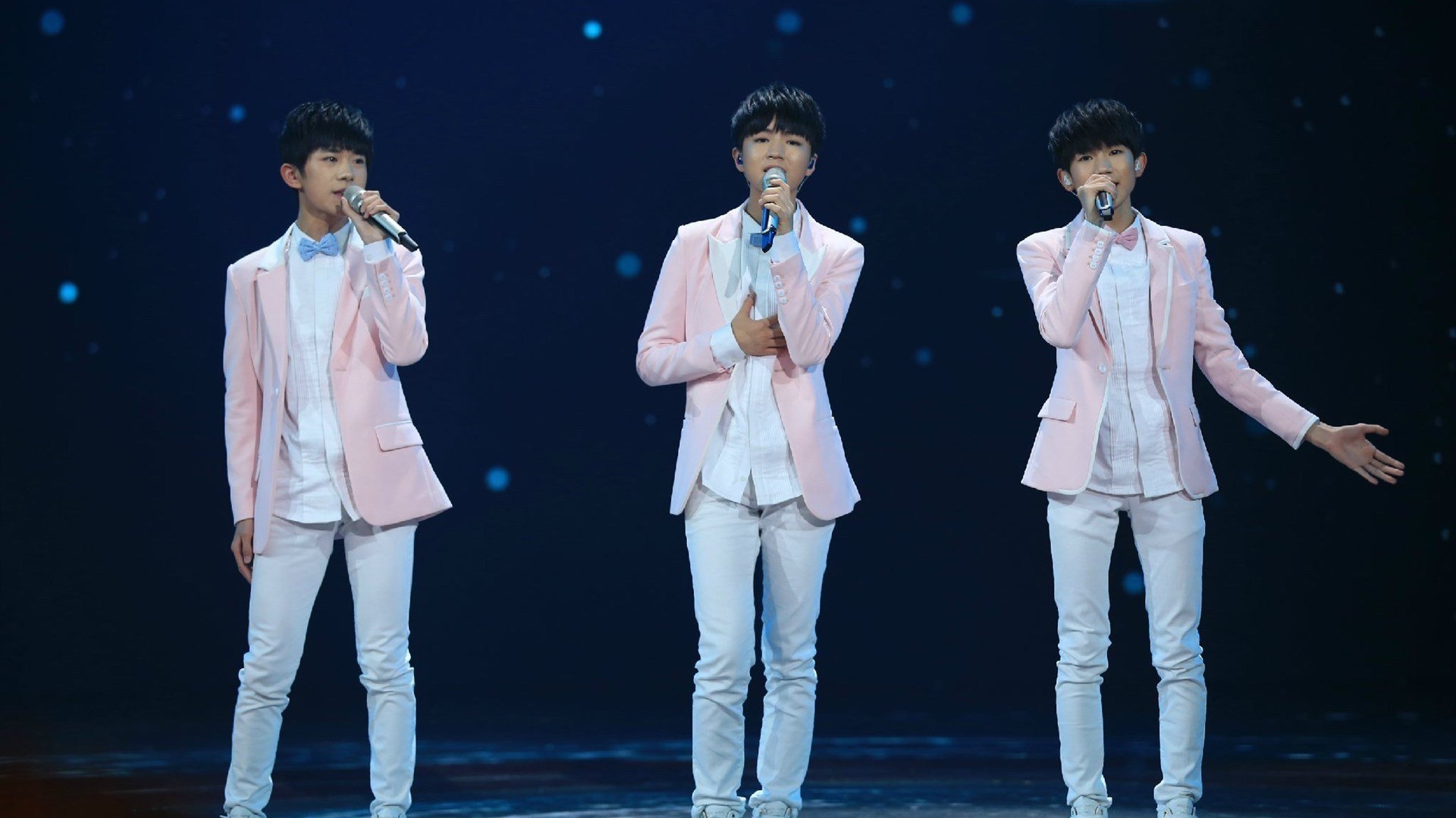 29m上传时间:2020-06-16壁纸标签:内地明星tfboys明星风尚壁纸封面图