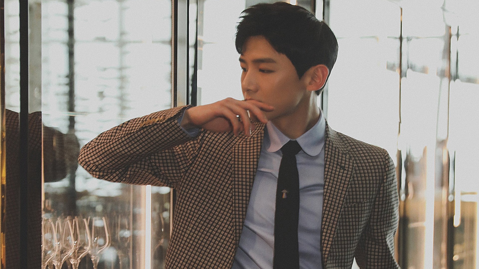 明星风尚白敬亭壁纸1