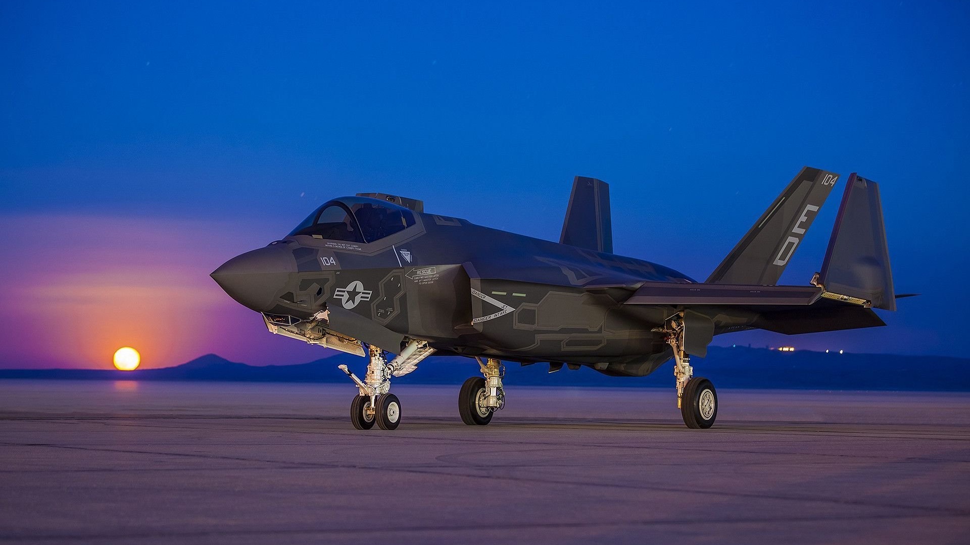 战斗机飞机军事天地壁纸1