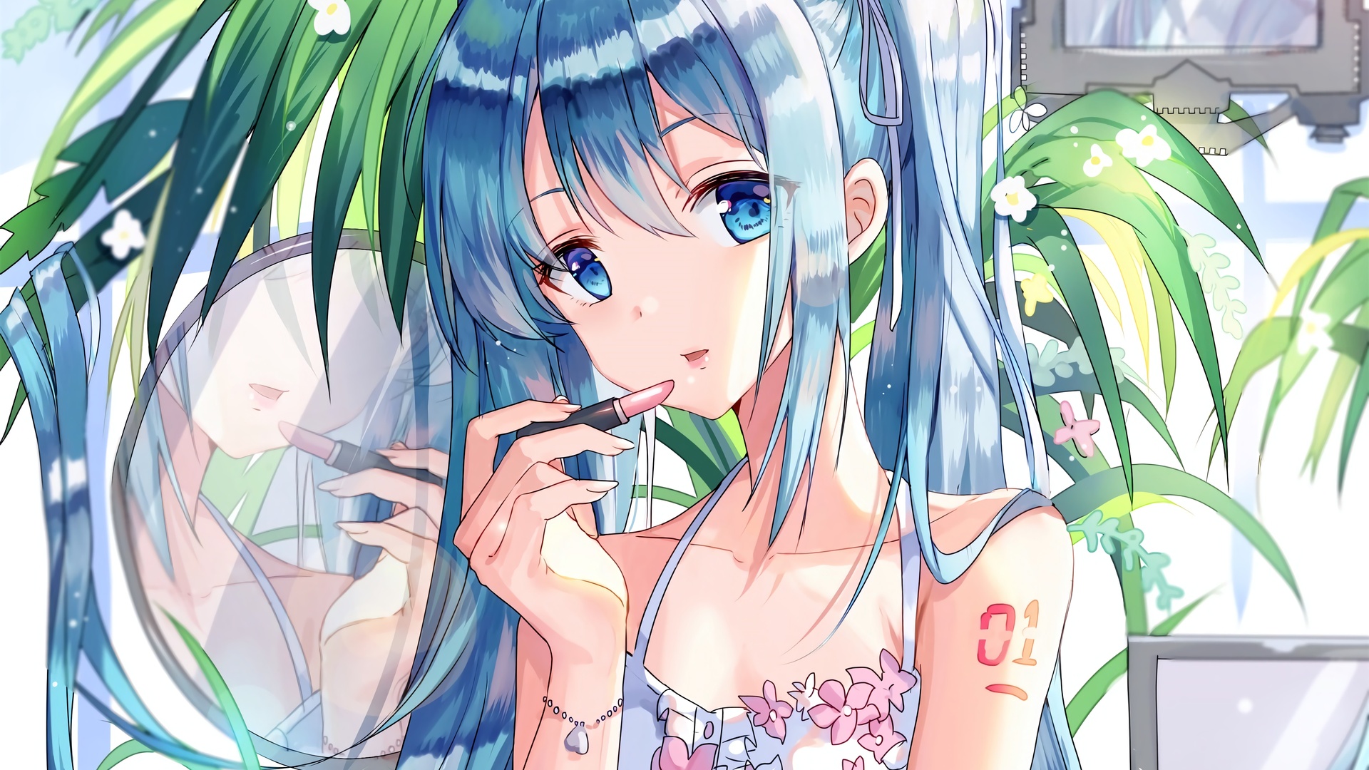 身着浅蓝白连衣裙的初音未来手持粉色口红涂抹唇部，身侧摆放圆形化妆镜，旁侧点缀带白色小花的绿色叶片，整体为明亮清新的日系动漫插画风格。
