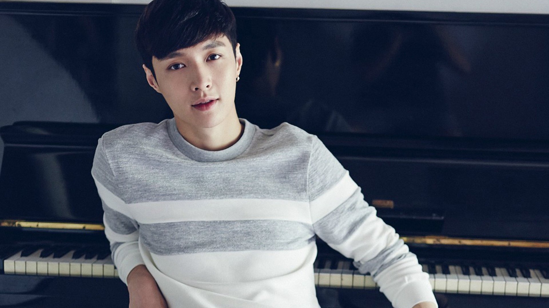 张艺兴 钢琴 明星风尚壁纸