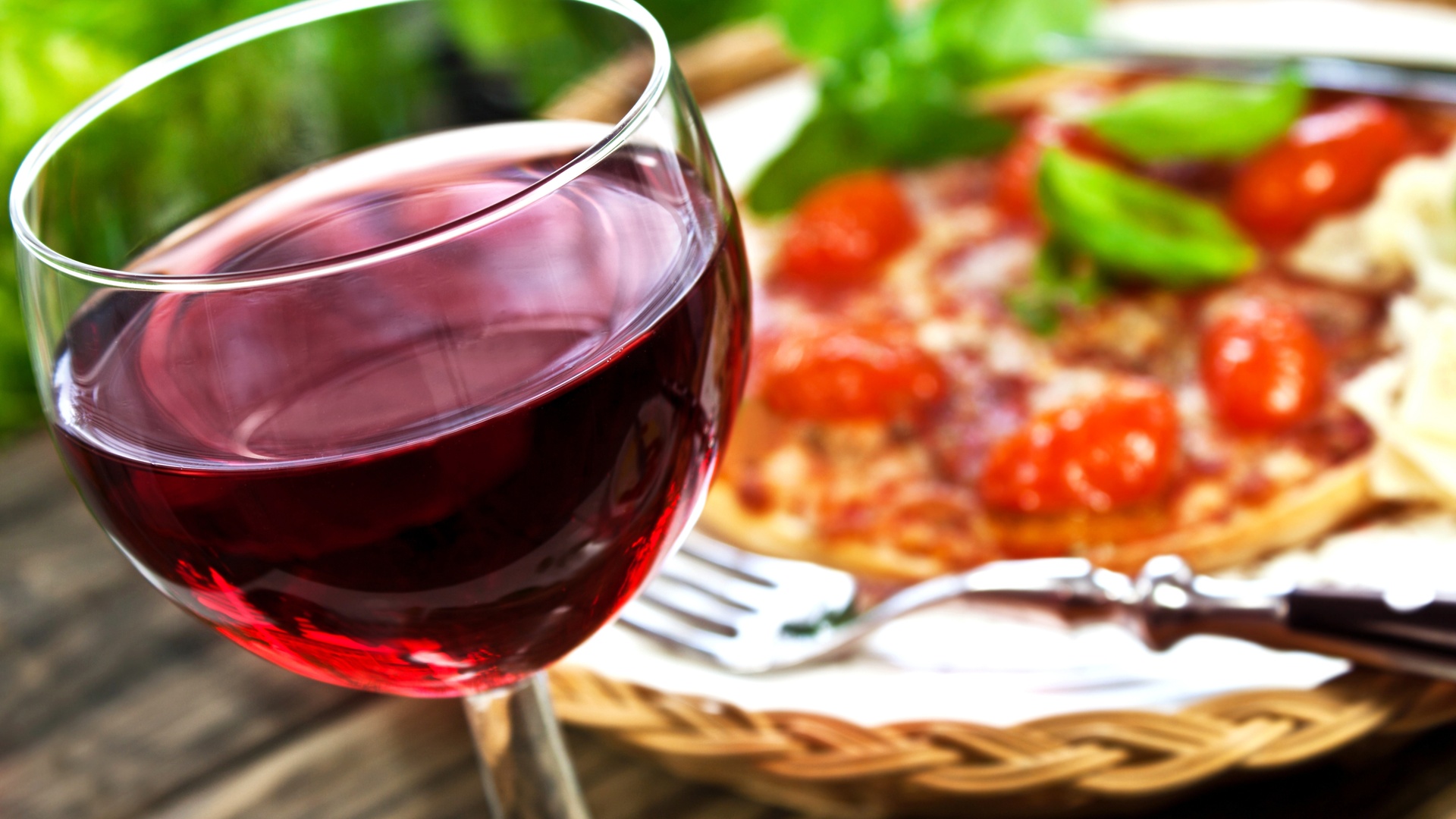 缤纷多彩 红葡萄酒 玻璃杯 比萨 晚餐 图片壁纸