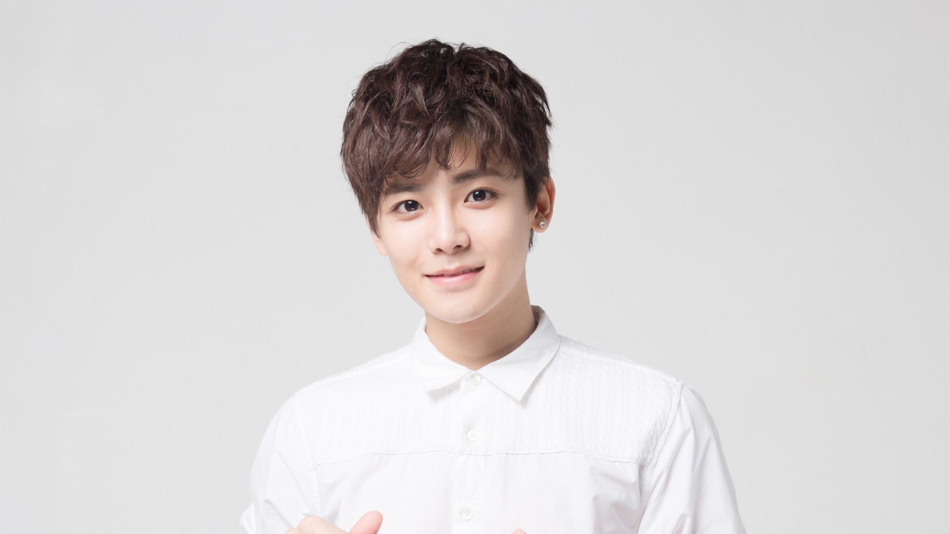 侯明昊明星明星风尚壁纸3