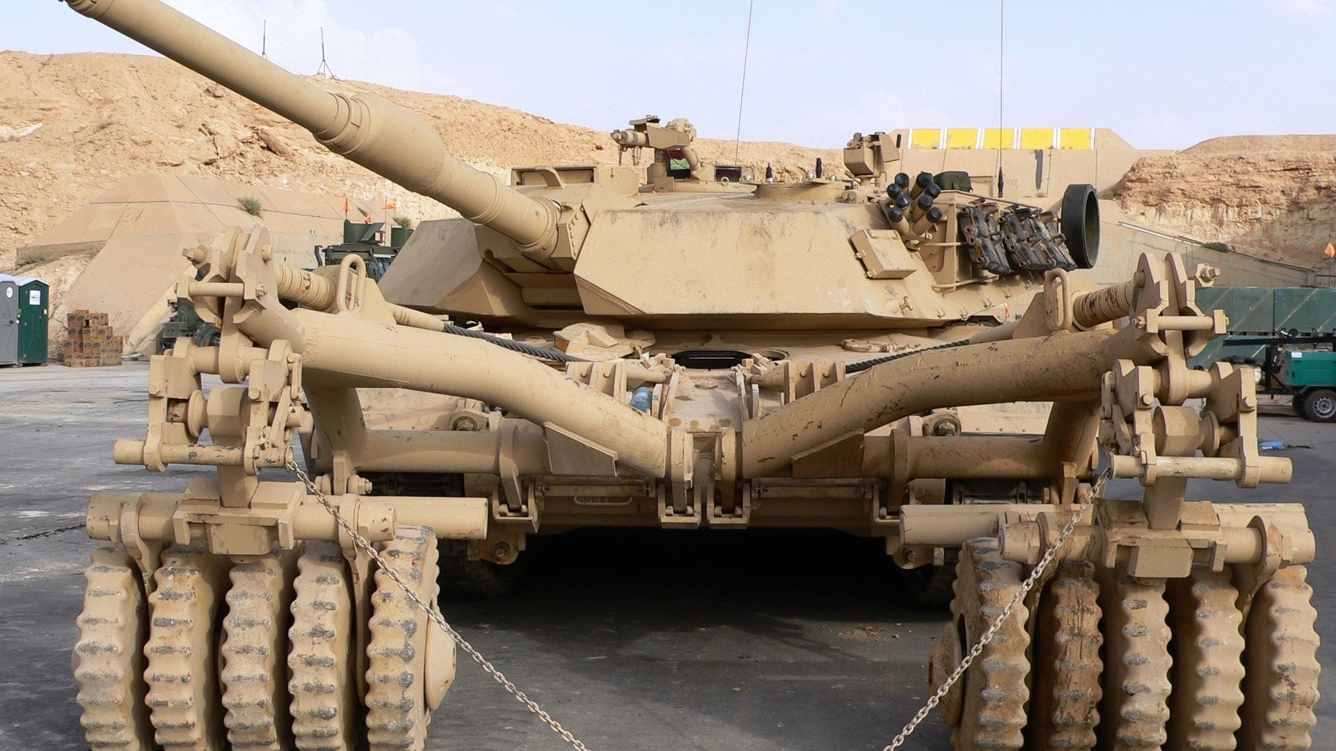 军事天地 拆弹坦克 十一月一日壁纸锁屏壁纸图片_动态桌面壁纸图片