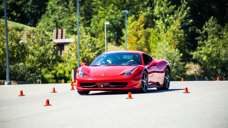 法拉利 汽车壁纸