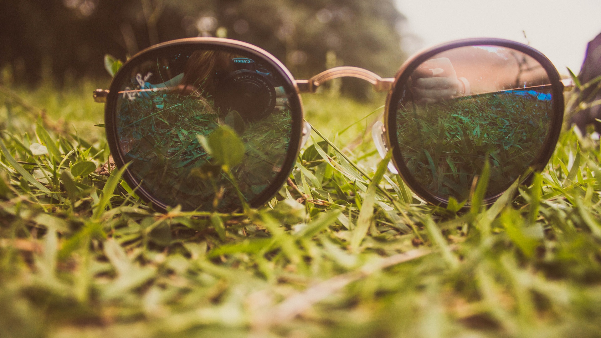 草地上的眼镜4k图片壁纸草地上的眼镜4k图片壁纸图片 桌面壁纸图片 壁纸下载 元气壁纸