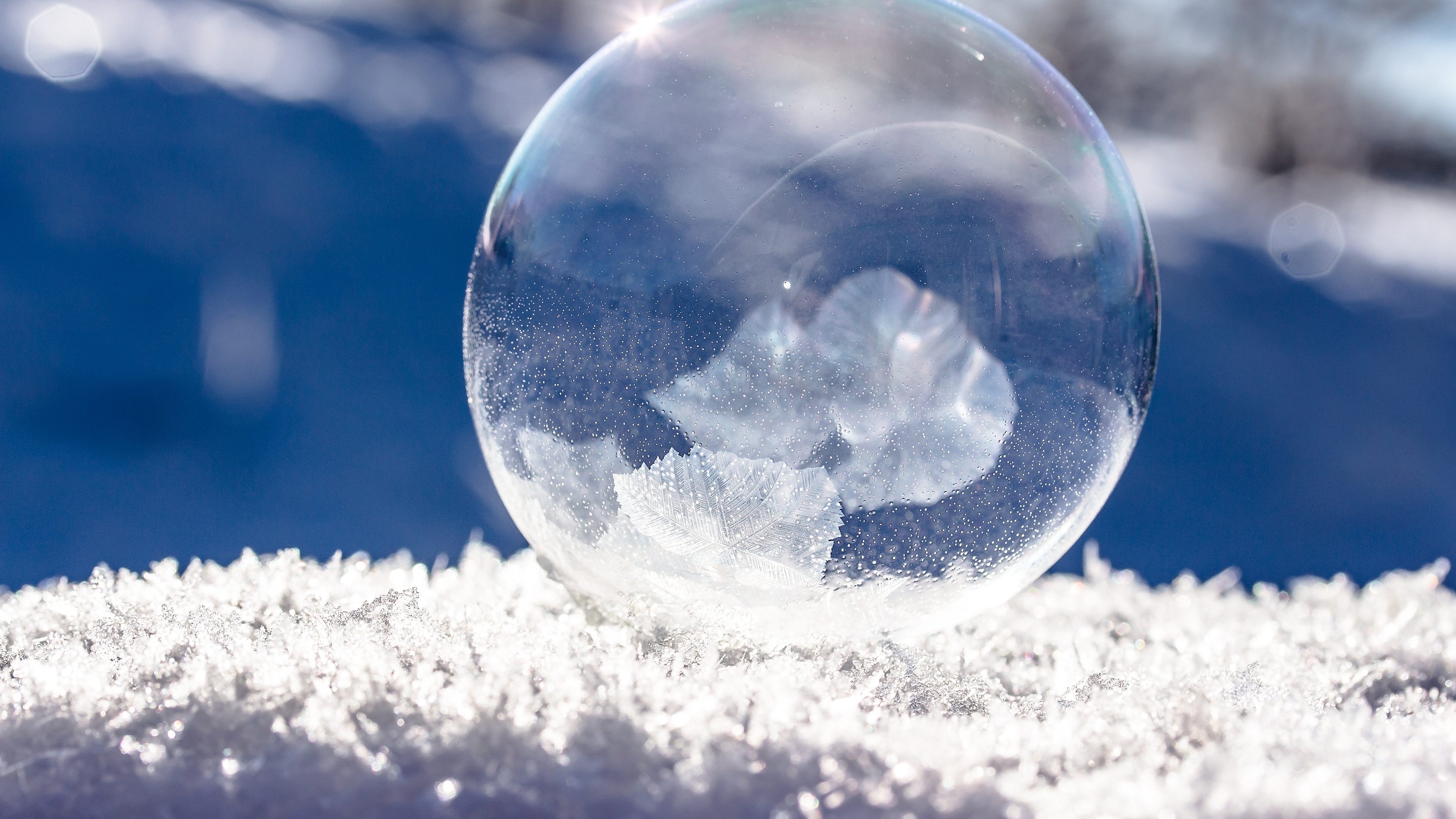 雪花水晶球5k图片壁纸 小清新静态壁纸 静态壁纸下载 元气壁纸