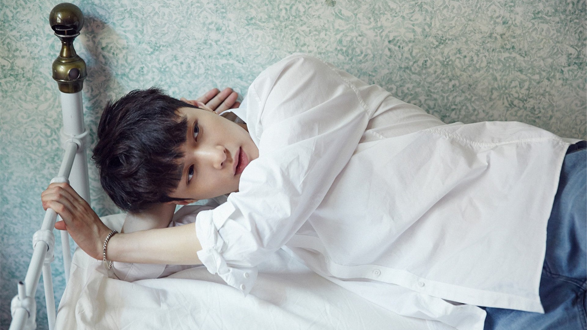 张艺兴明星风尚壁纸3