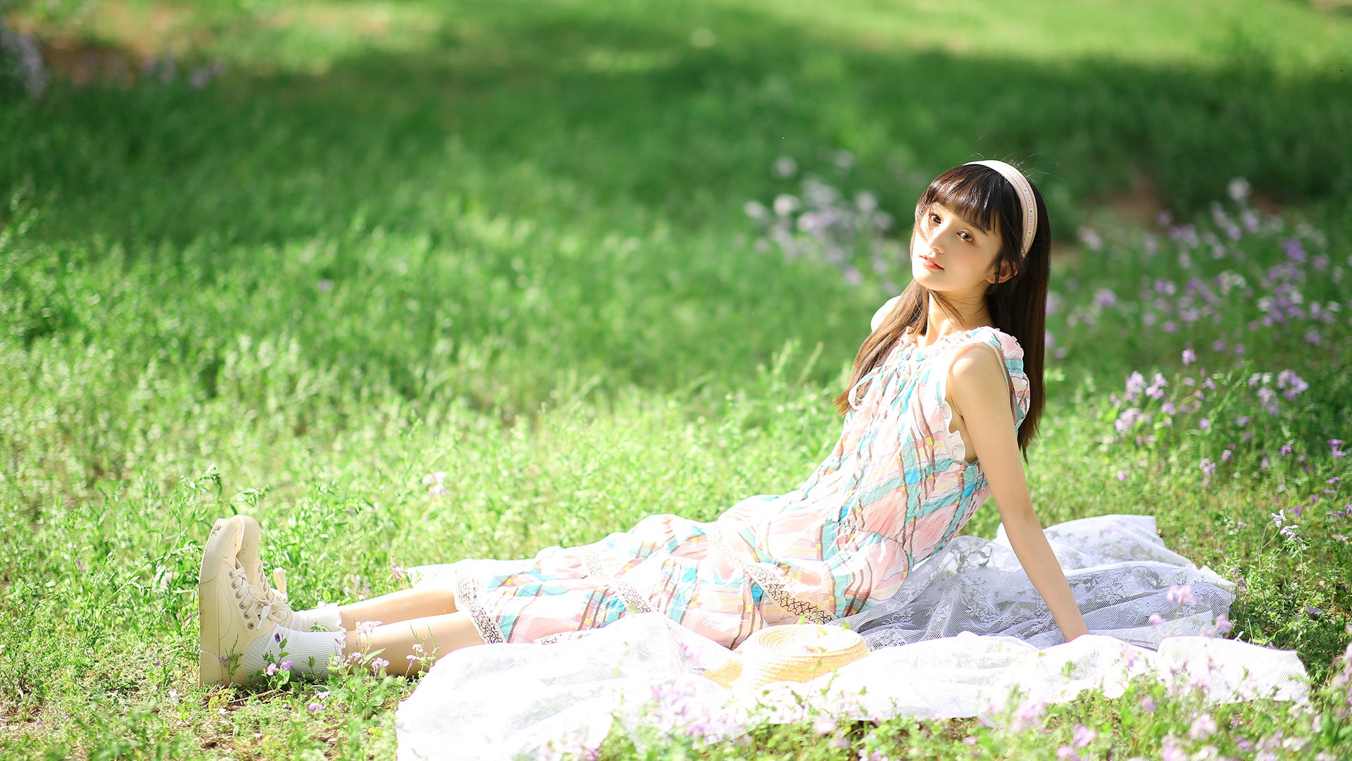 元气俏皮美女高清桌面壁纸壁纸7