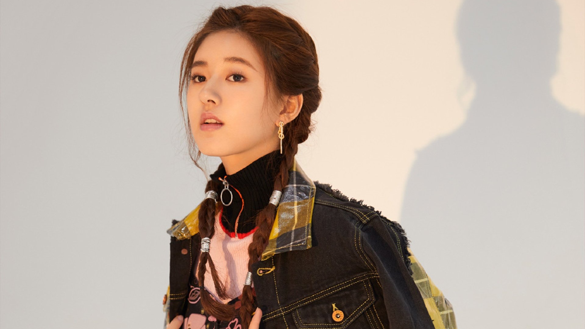 赵露思明星风尚壁纸1