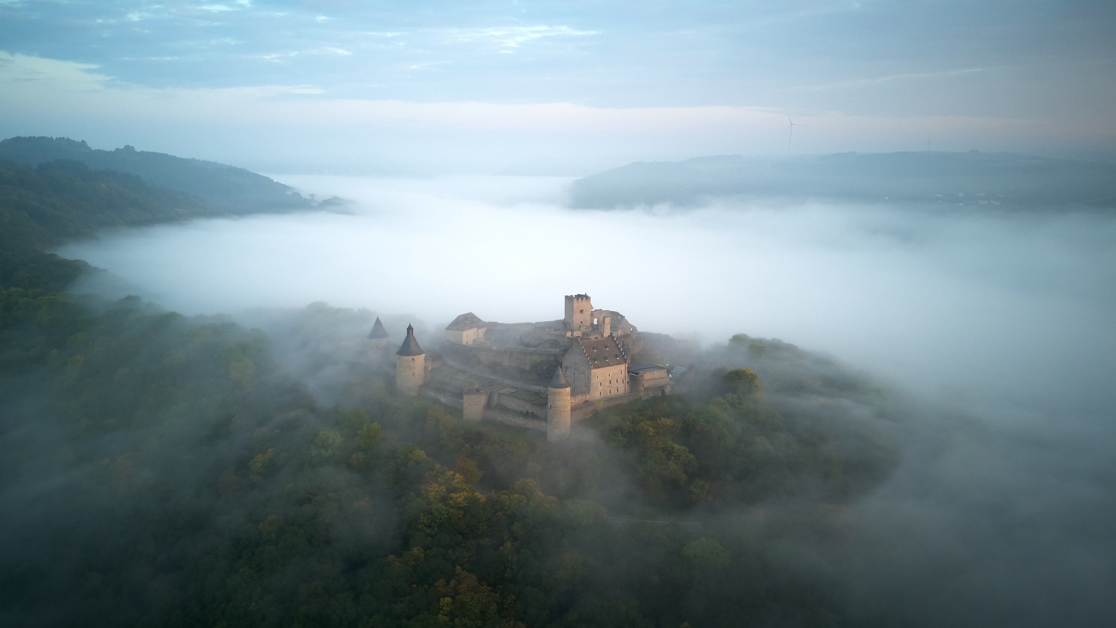 风景 雾 城堡 4K专区壁纸