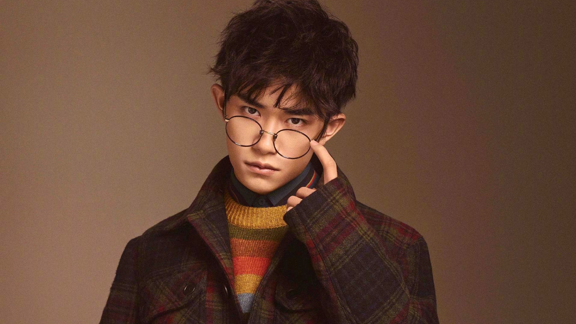 易烊千玺明星风尚壁纸封面图易烊千玺 明星风尚壁纸【17】壁纸于2020