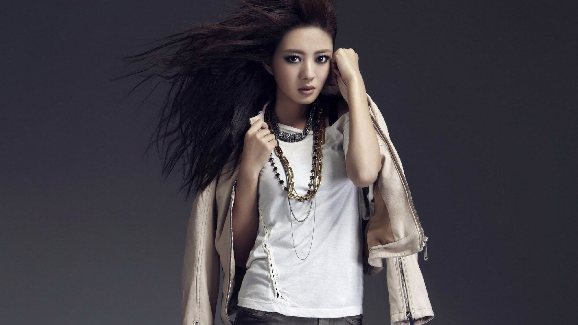 安以轩演员歌手美女明星明星风尚壁纸