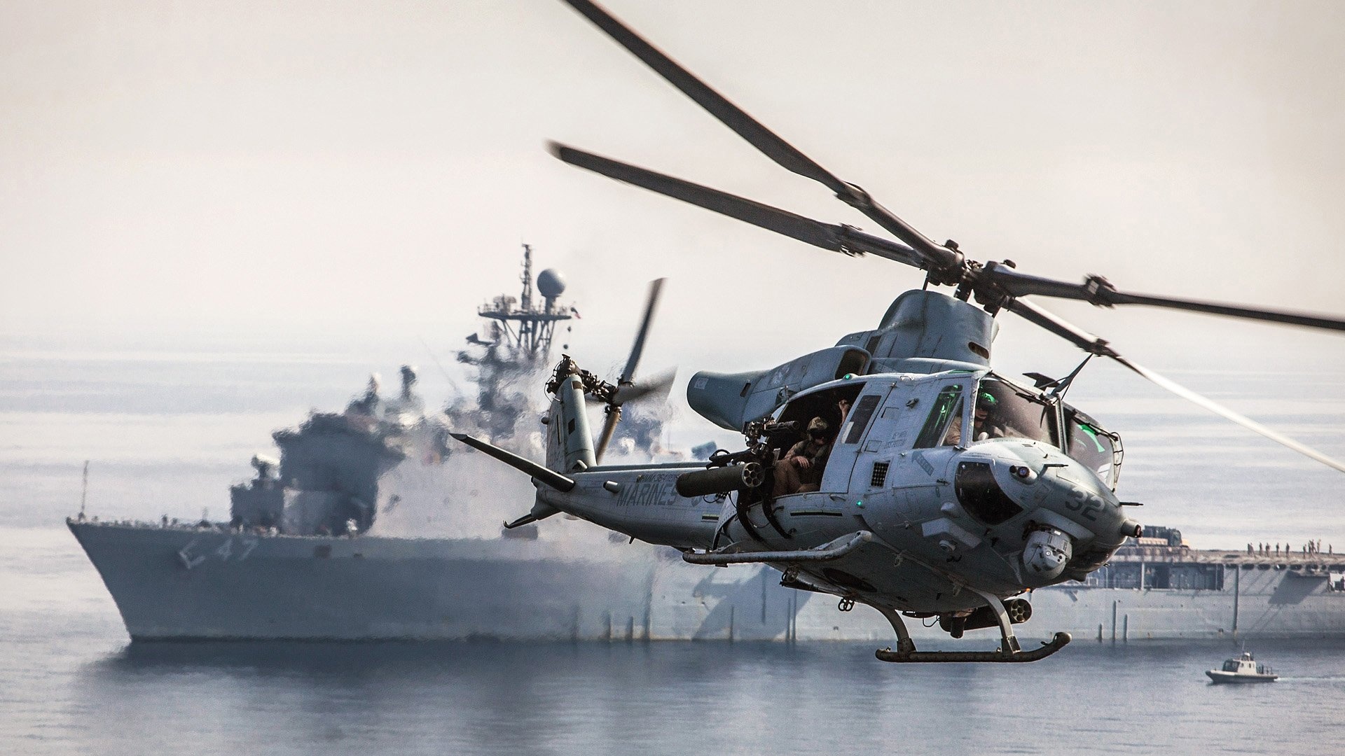 直升机军舰军事天地壁纸1