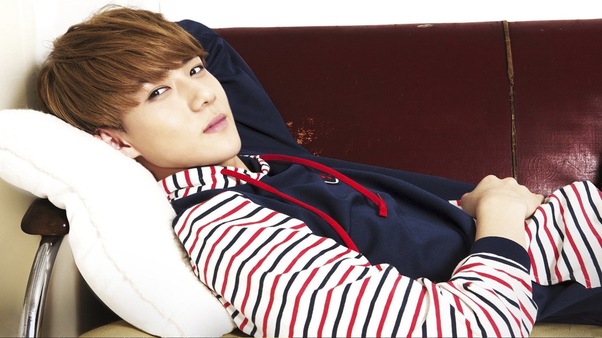 明星风尚 世勋壁纸