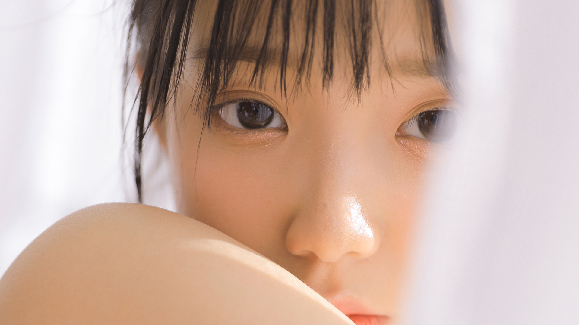 阳光下嬉戏女孩唯美写真桌面壁纸壁纸3