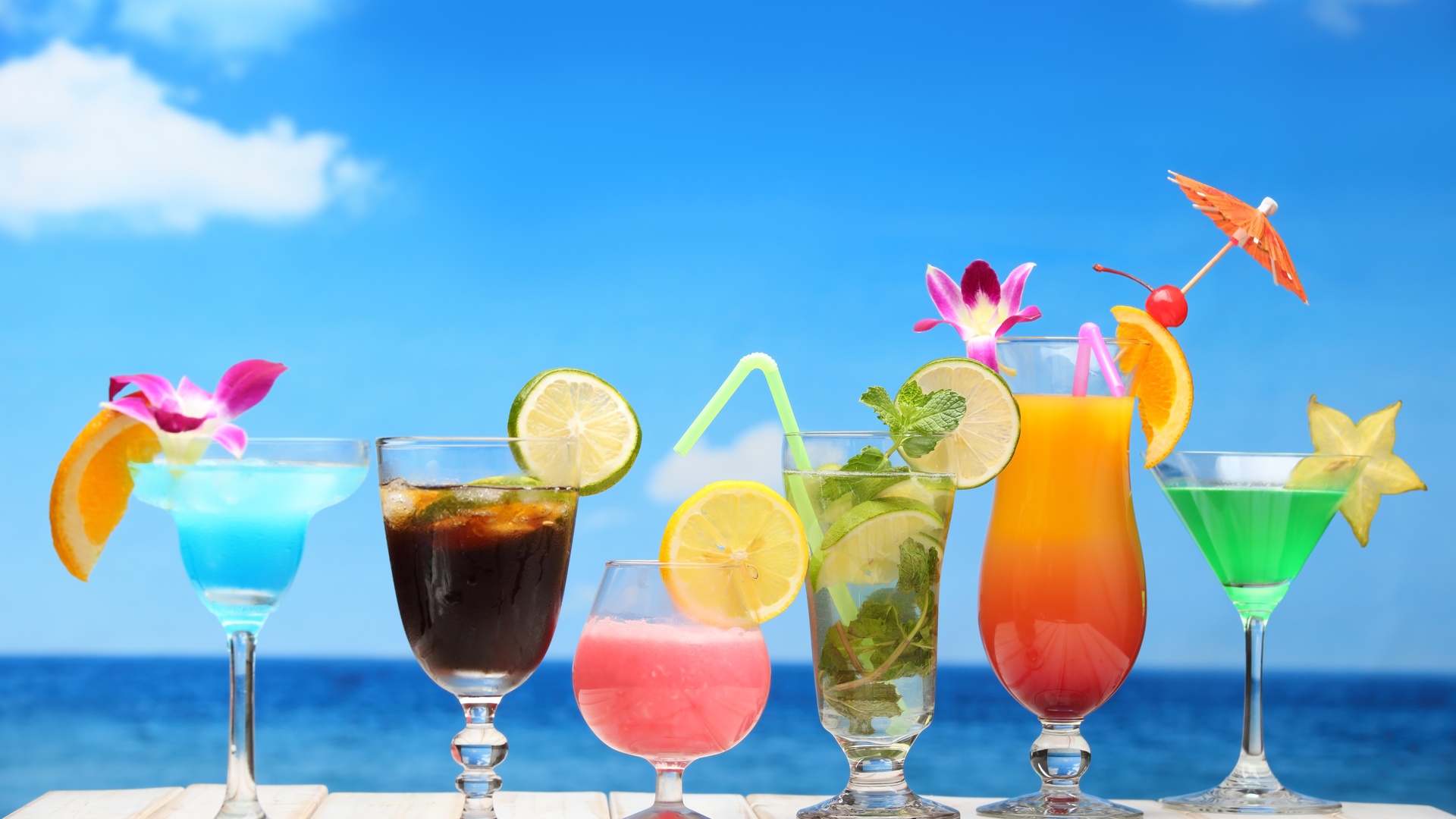 美食夏季大海沙滩鸡尾酒水果5k图片壁纸