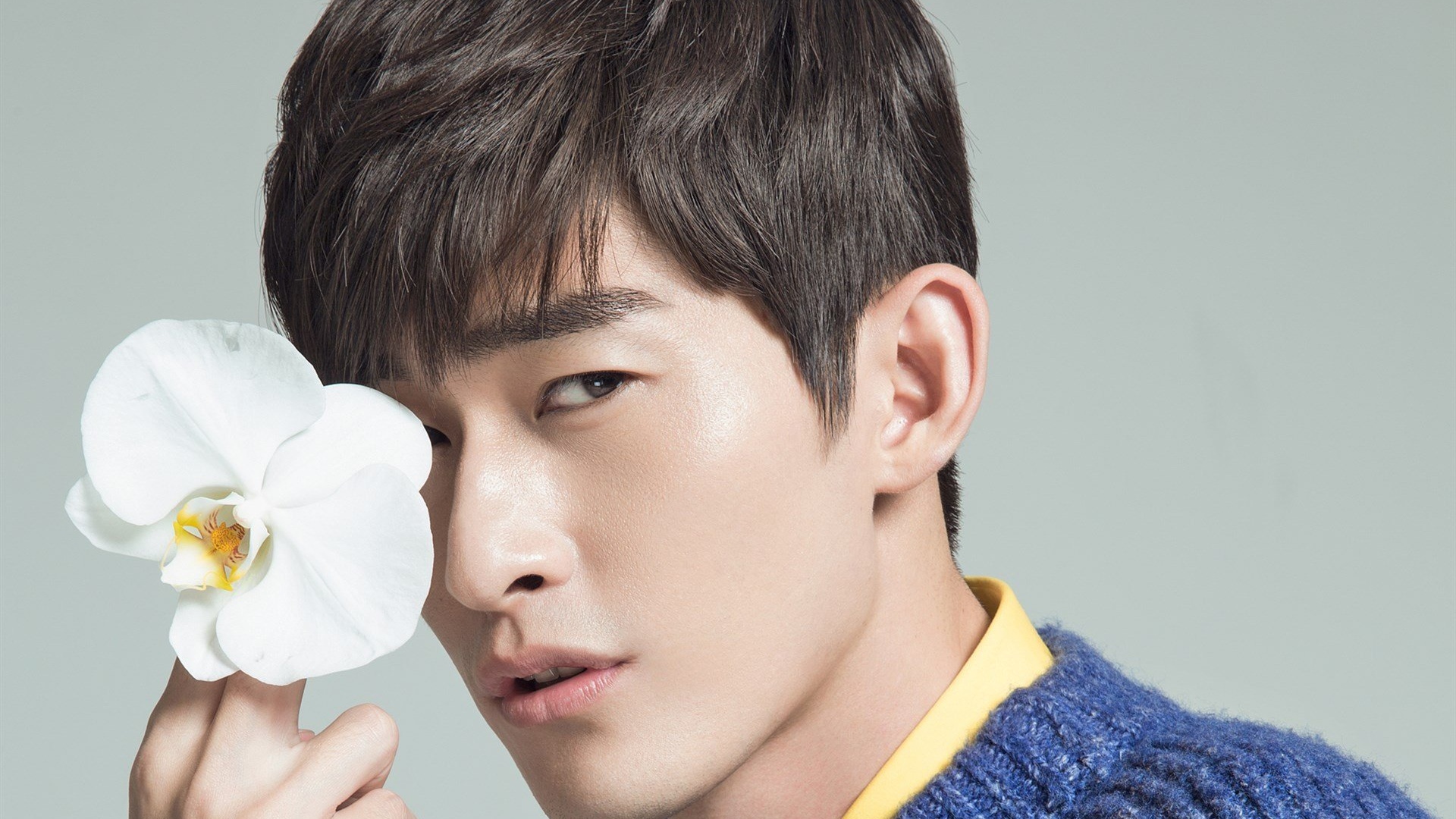 53m上传时间:2020-06-16壁纸标签:内地明星张翰明星风尚壁纸封面图