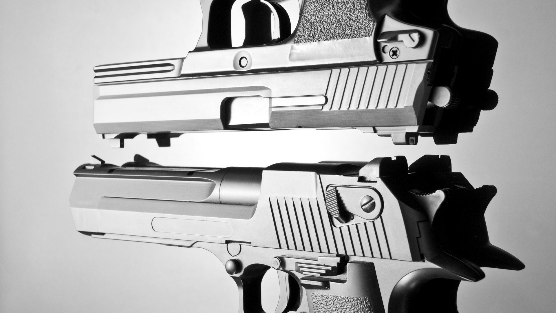 军事手枪军事天地壁纸5