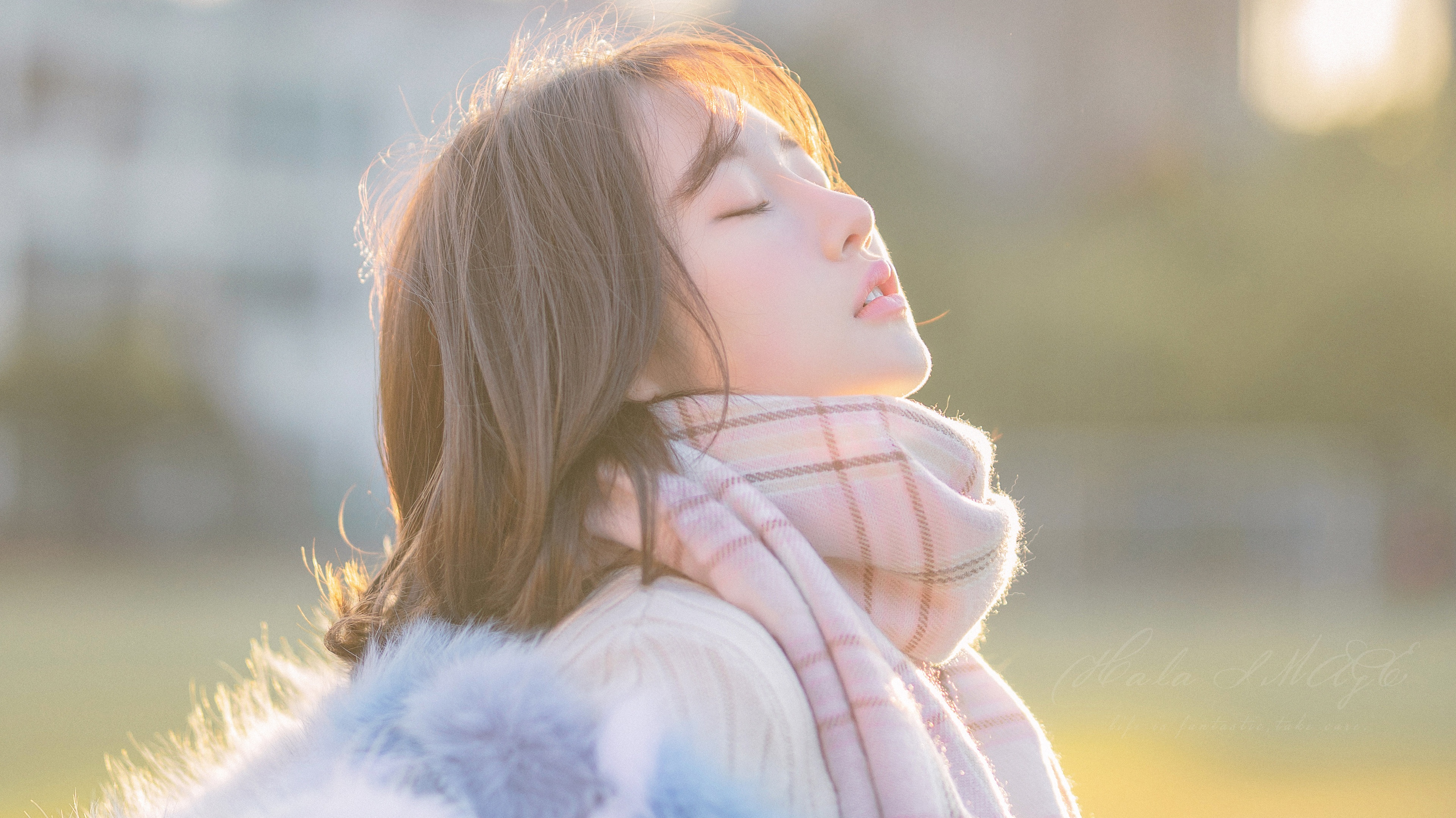 冬季闭上眼睛的美女围巾4k壁纸壁纸