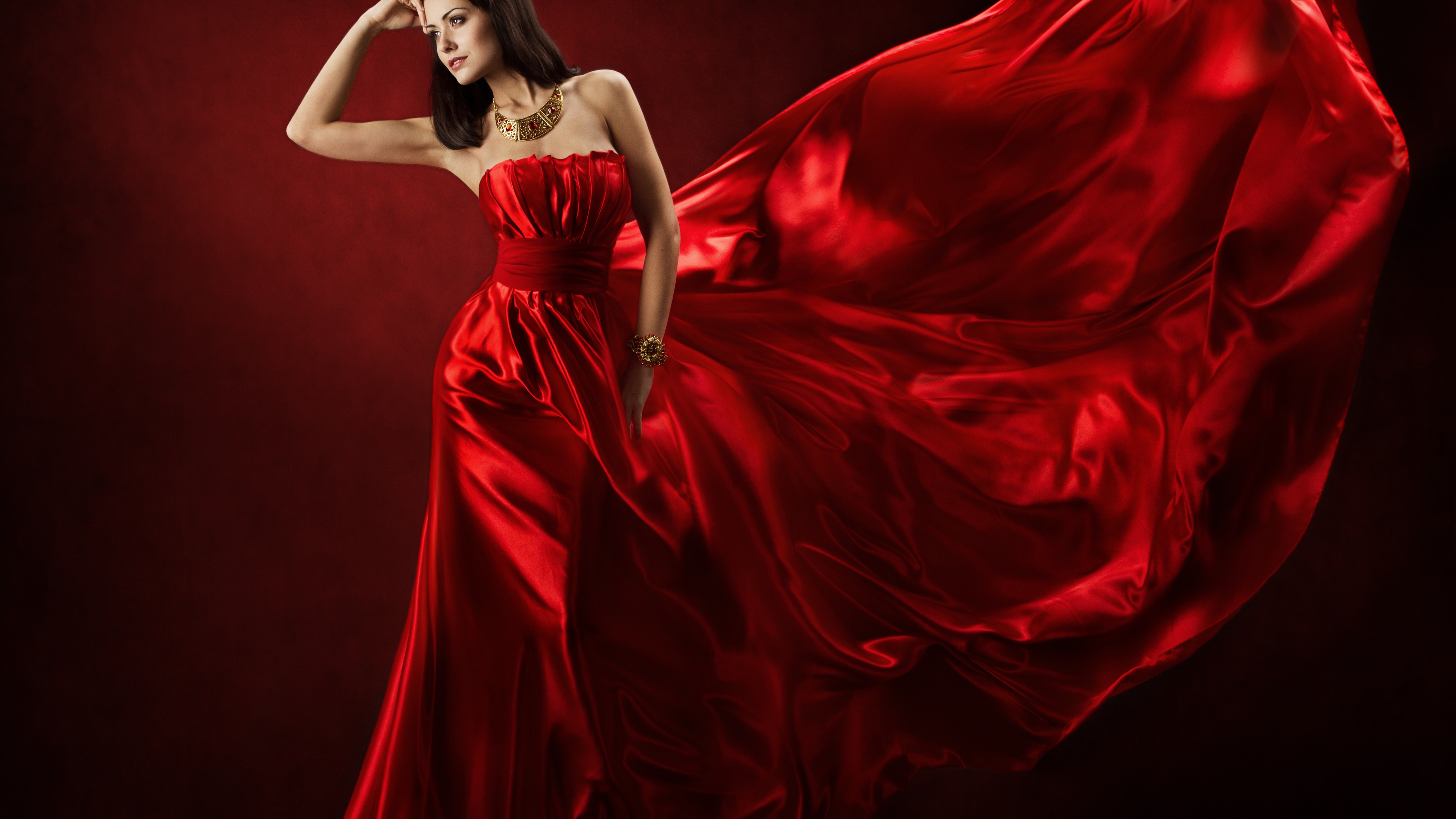 缤纷多彩 红色礼服 美丽 丝绸 女人模特壁纸