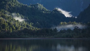 高处风景山和云