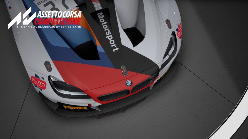 3D写实渲染的蓝白红黑涂装GT赛车，车头带有宝马标识，印有Motorsport、Hilton字样，停在灰色哑光铺装展示地面上。