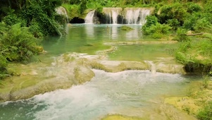山间流水