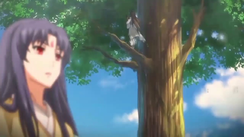紫发红瞳古风少女立在古树下，树桠上站着白衣身影，背景是飘着白云的蓝天与翠绿树冠。