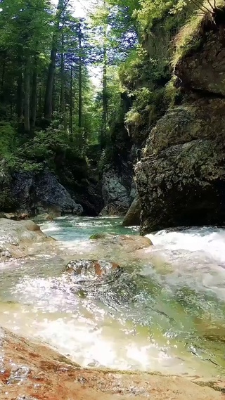 山间流水声