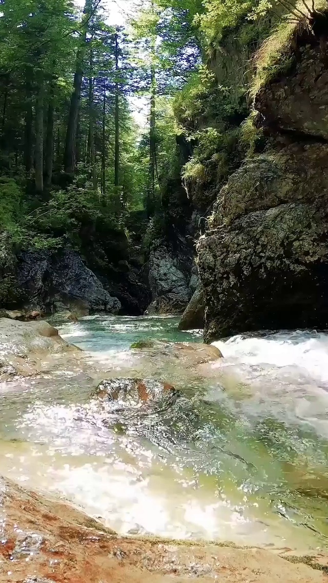 山间流水声