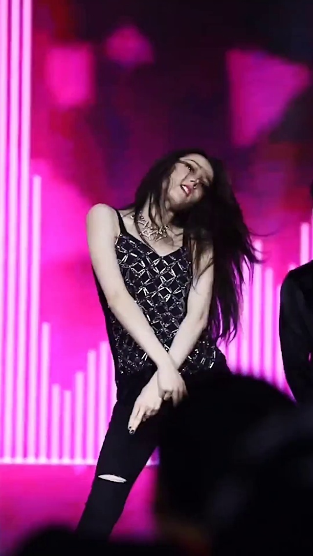 迪丽热巴生日宴会舞蹈