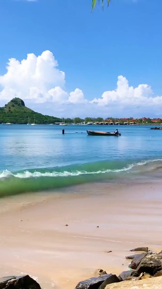 海边潮起潮落
