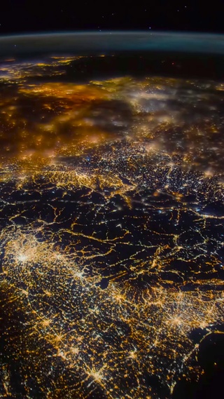 太空中看地球夜景