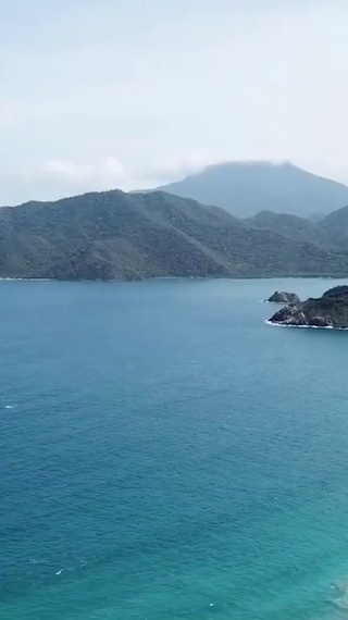 水墨远山大海