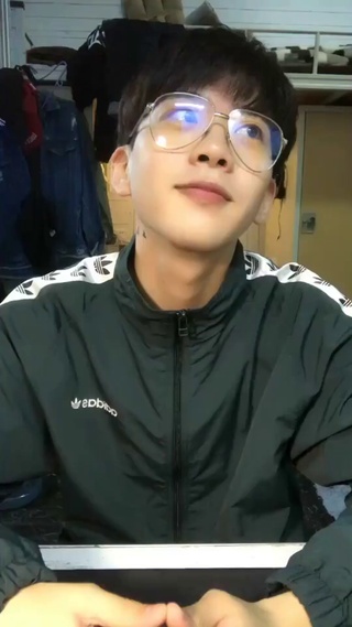 费启鸣小哥哥