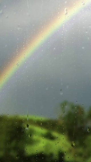 彩虹雨滴屏幕