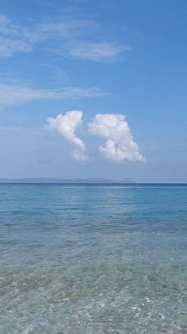 蔚蓝海面