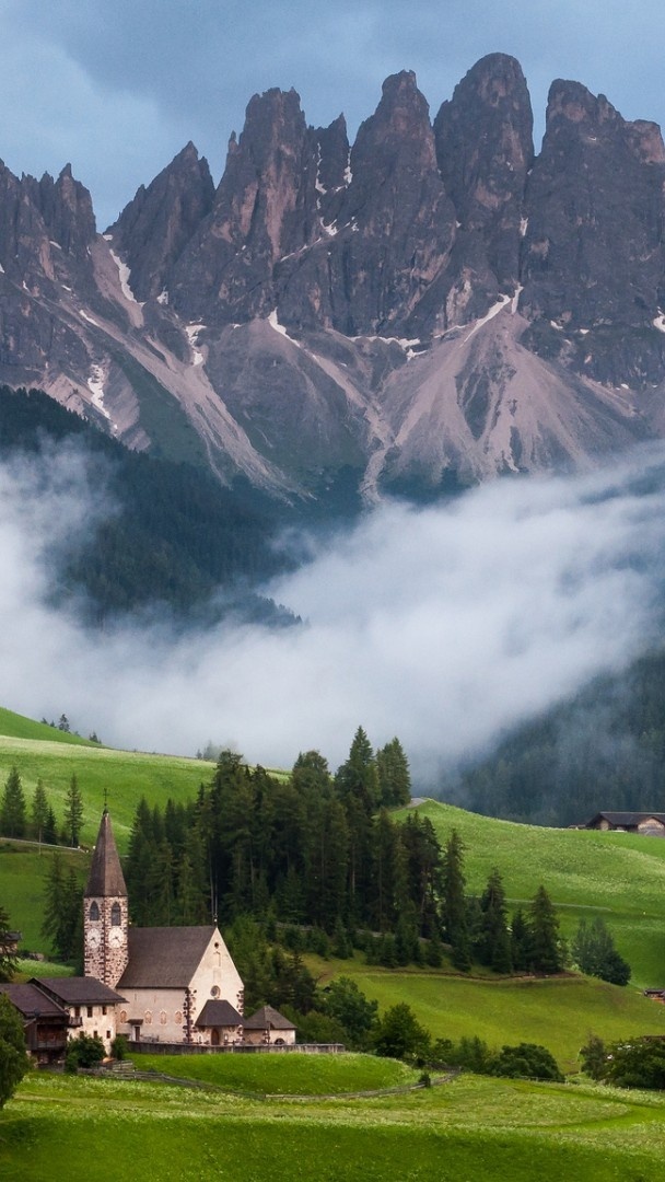 微信聊天背景自然景观 风景名胜 阿尔卑斯山 教堂 风景壁纸壁纸