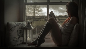 窗边雨声