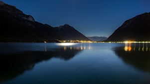 湖泊夜景